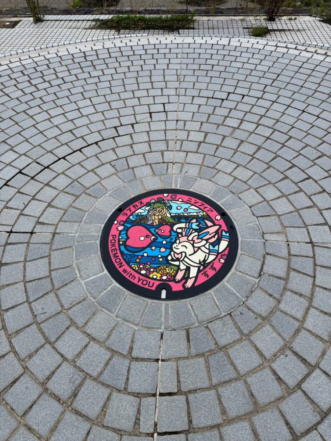 ポケモンデザインのマンホール蓋