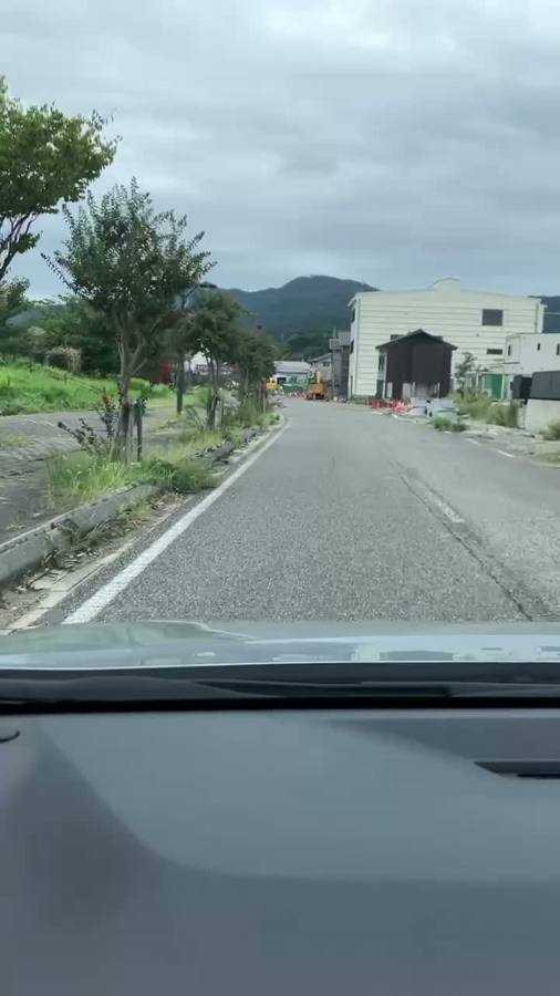車窓から見た工事中の道路