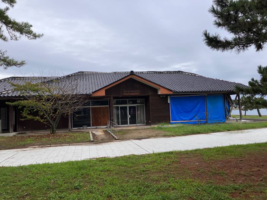 ブルーシートの被災建物