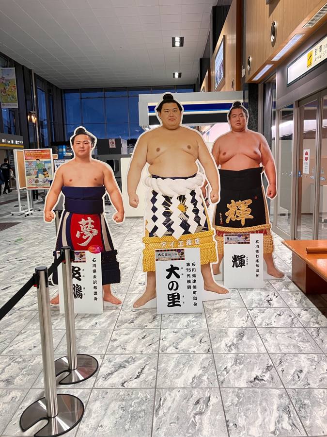 地元力士の等身大パネル